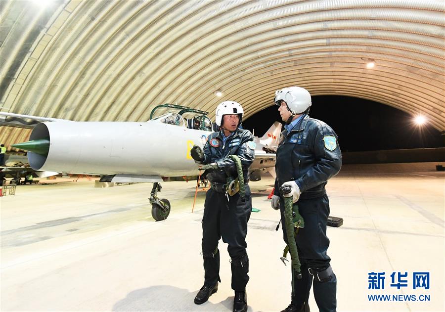 （圖文互動(dòng)）（5）5290小時(shí)！中國空軍殲擊機(jī)飛行紀(jì)錄保持者光榮停飛