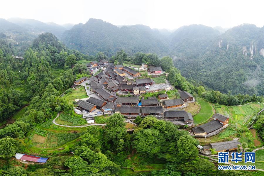 （新華全媒頭條·走向我們的小康生活·圖文互動）（7）那山，那人，那苗寨——十八洞村三代人的奮斗史