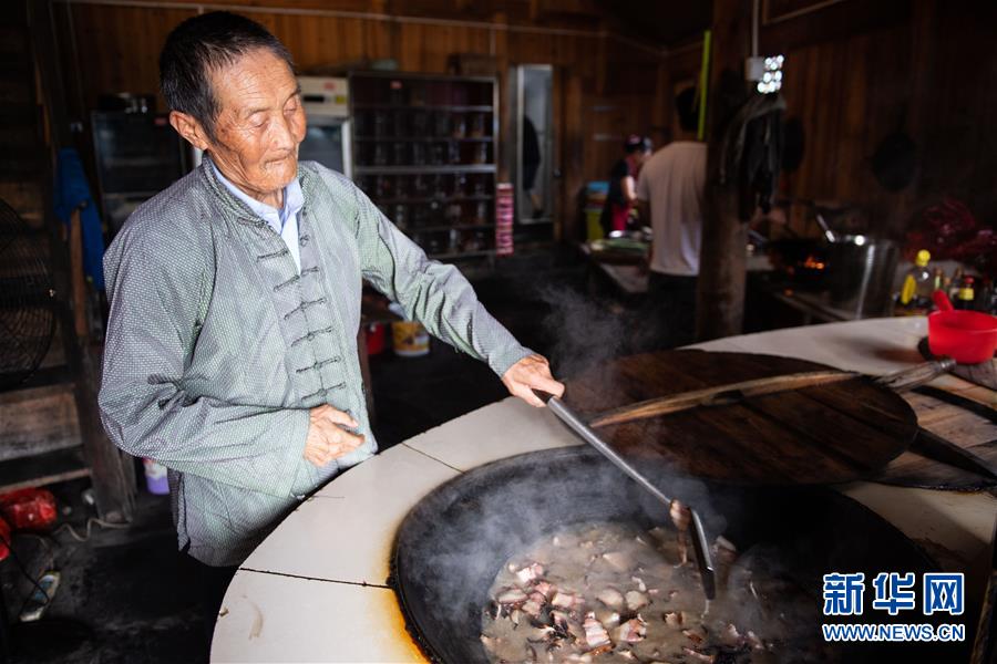 （新華全媒頭條·走向我們的小康生活·圖文互動）（8）那山，那人，那苗寨——十八洞村三代人的奮斗史