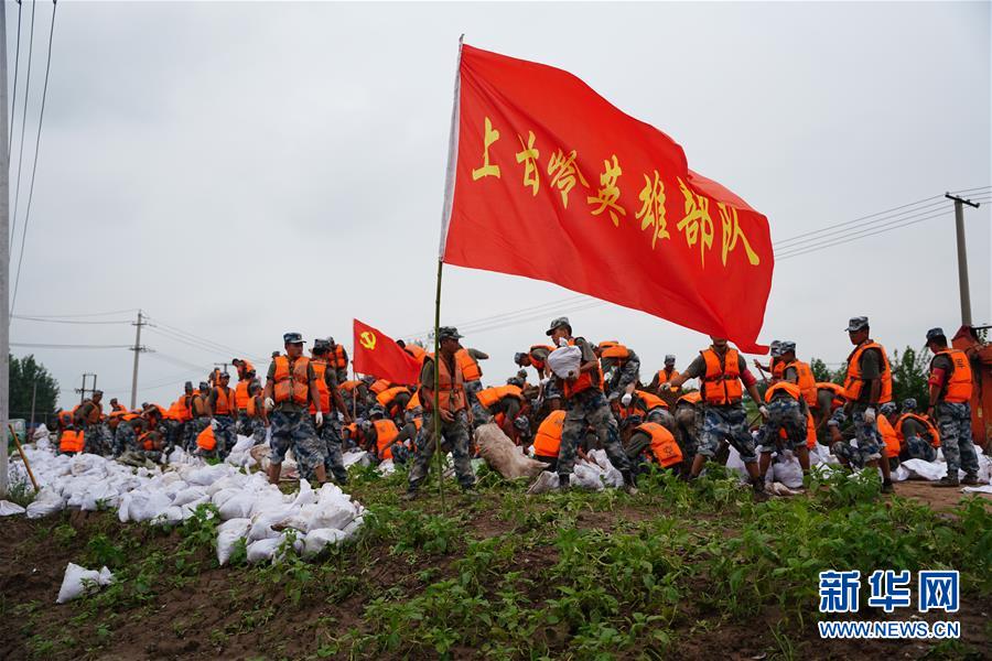 （防汛抗洪·圖文互動(dòng)）（4）洪水不退，子弟兵誓死不退——解放軍和武警部隊(duì)官兵參與洪澇災(zāi)害搶險(xiǎn)救援記事