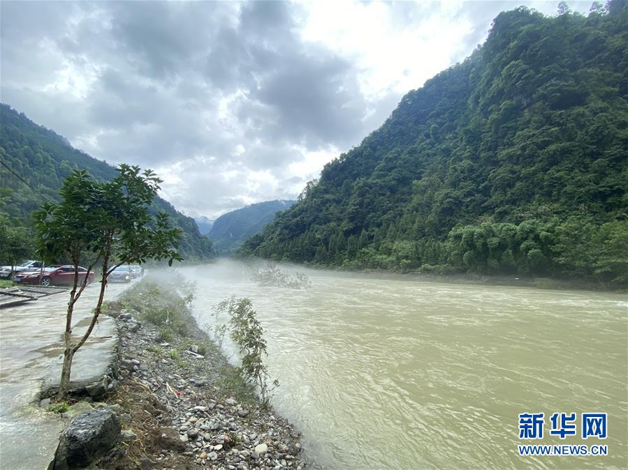 （防汛抗洪·圖文互動(dòng)）（1）山洪襲來(lái)前，澧水河畔大轉(zhuǎn)移