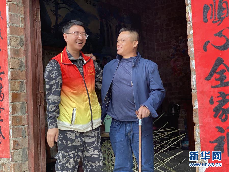 （在習(xí)近平新時(shí)代中國(guó)特色社會(huì)主義思想指引下——新時(shí)代新作為新篇章·習(xí)近平總書記關(guān)切事·圖文互動(dòng)）（4）青春做伴，西部放歌——走近扎根西部建設(shè)邊疆的大學(xué)生們