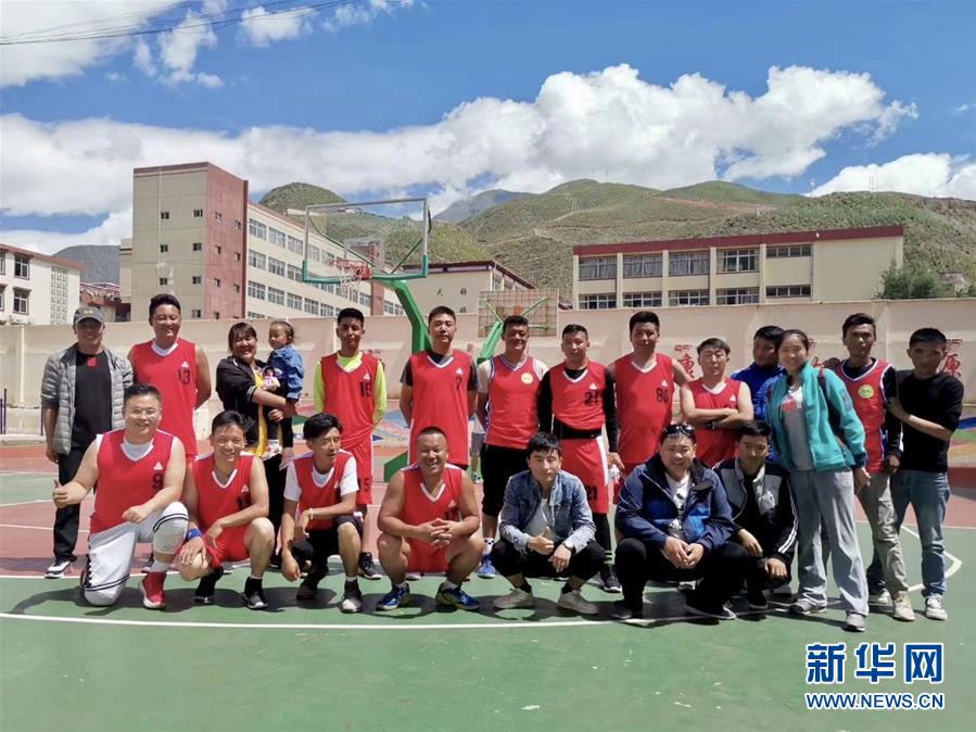 （在習(xí)近平新時(shí)代中國(guó)特色社會(huì)主義思想指引下——新時(shí)代新作為新篇章·習(xí)近平總書記關(guān)切事·圖文互動(dòng)）（2）青春做伴，西部放歌——走近扎根西部建設(shè)邊疆的大學(xué)生們