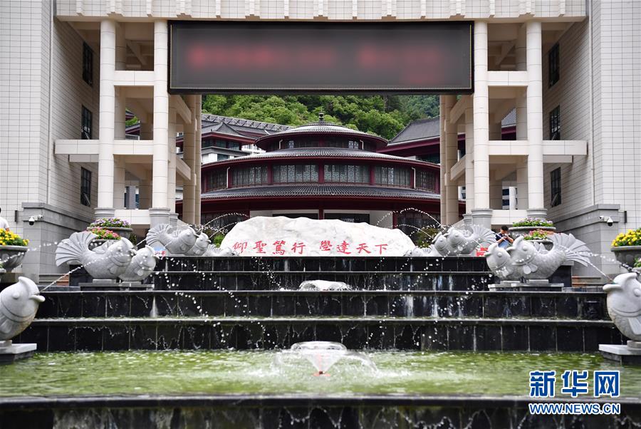（新華視點·圖文互動）（3）學校建漂亮點本無錯，為何這所“豪華中學”讓人困惑？