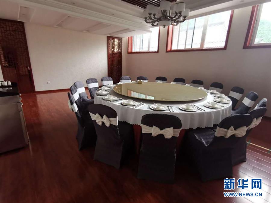 （新華視點·圖文互動）（7）學校建漂亮點本無錯，為何這所“豪華中學”讓人困惑？