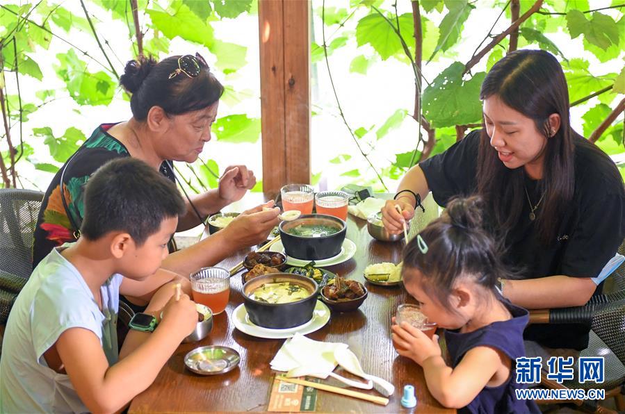 （在習近平新時代中國特色社會主義思想指引下——新時代新作為新篇章·習近平總書記關切事·圖文互動）（6）珍惜盤中餐，狠剎浪費風——各地積極行動堅決制止餐飲浪費