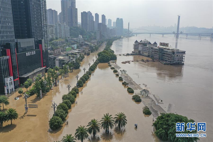 （防汛抗洪·圖文互動）（10）救援，在被洪水漫過的街巷之間——直擊重慶長江、嘉陵江抗洪一線