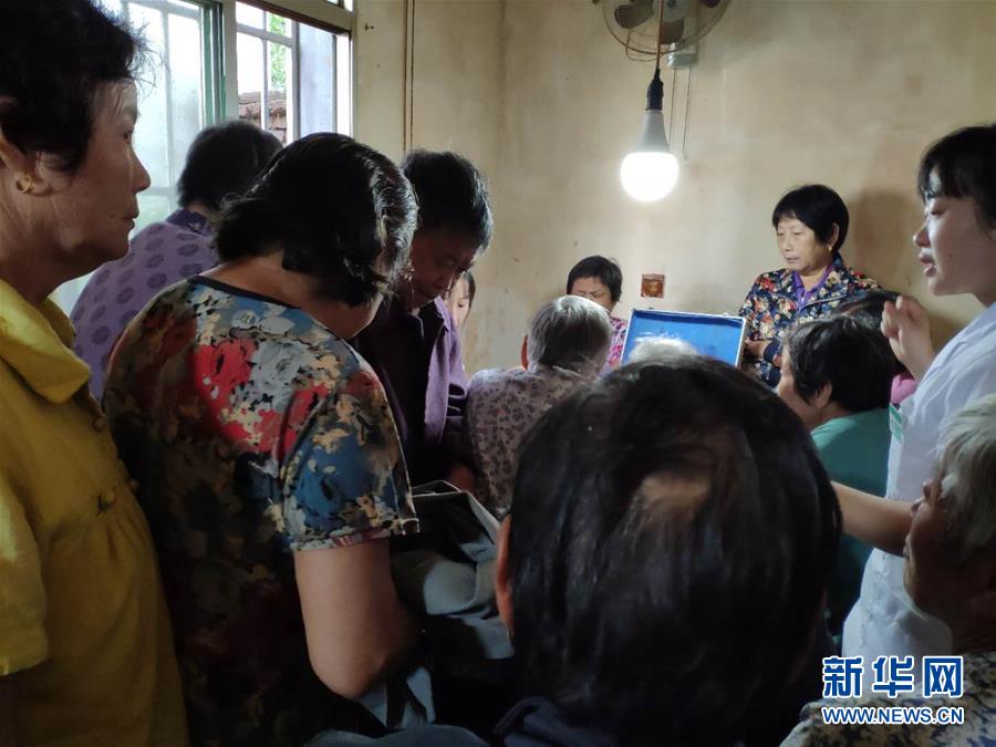 （總書記推動的改革身邊事·醫(yī)療改革篇·圖文互動）（2）特寫：“坐堂醫(yī)生”變身“健康管家”——一個鄉(xiāng)鎮(zhèn)家庭醫(yī)生團(tuán)隊(duì)的診療記錄
