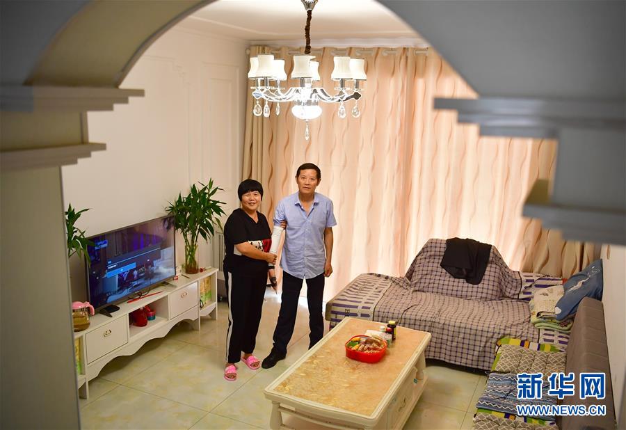 （走向我們的小康生活·圖文互動）（2）“樓上過日子，樓下賺票子”——來自陜西安康的易地扶貧搬遷一線觀察