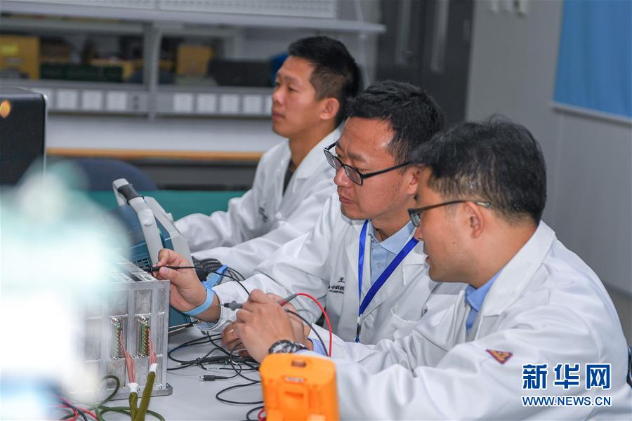 （在習(xí)近平新時代中國特色社會主義思想指引下——新時代新作為新篇章·習(xí)近平總書記關(guān)切事·圖文互動）（2）終不悔為國為民，攀高峰只爭朝夕——來自科學(xué)家們的動人故事