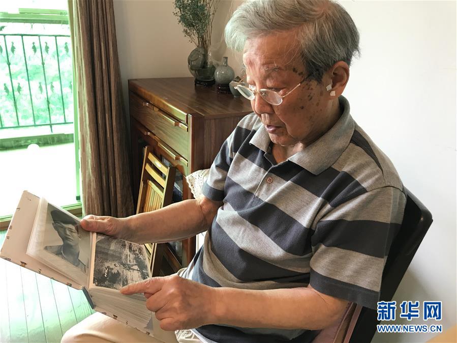 （紀(jì)念抗美援朝70周年·圖文互動(dòng)）戰(zhàn)地金達(dá)萊，花兒為誰(shuí)開？——記志愿軍老戰(zhàn)士文工隊(duì)員任紅舉