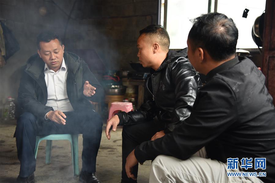 （決戰(zhàn)決勝脫貧攻堅·圖文互動）“父親未完成的事業(yè)，我來完成”——貴州父子接力脫貧攻堅