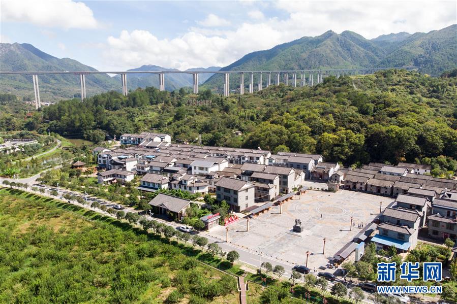 （習(xí)近平的小康故事·新華網(wǎng)·圖文互動）（3）“真正解決好基層群眾看病難、看病貴問題”——習(xí)近平和群眾健康的故事