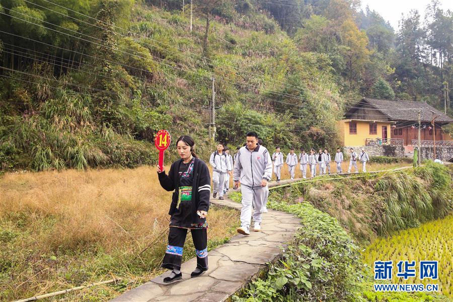 （在習近平新時代中國特色社會主義思想指引下——新時代新作為新篇章·習近平總書記關切事·圖文互動）（3）精準扶貧7年，十八洞村“長”出10余種新職業(yè)