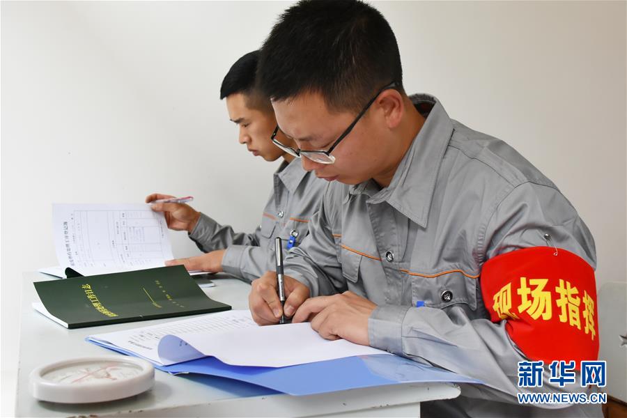 （在習近平強軍思想指引下·我們在戰(zhàn)位報告·圖文互動）（1）牢記統(tǒng)帥囑托  做刀尖上的舞者——記聯勤保障部隊某報廢武器彈藥銷毀站參謀長陳雪禮