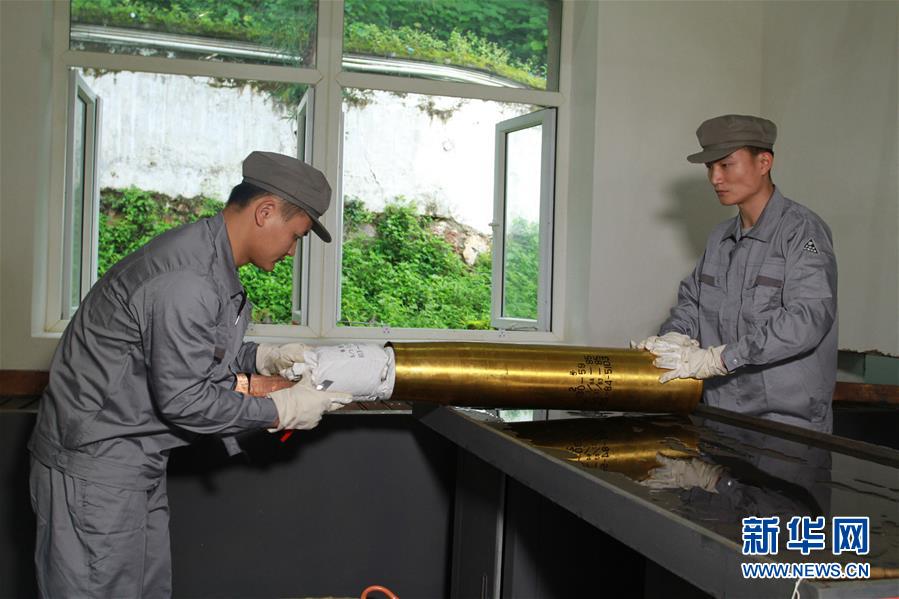 （在習近平強軍思想指引下·我們在戰(zhàn)位報告·圖文互動）（2）牢記統(tǒng)帥囑托  做刀尖上的舞者——記聯勤保障部隊某報廢武器彈藥銷毀站參謀長陳雪禮