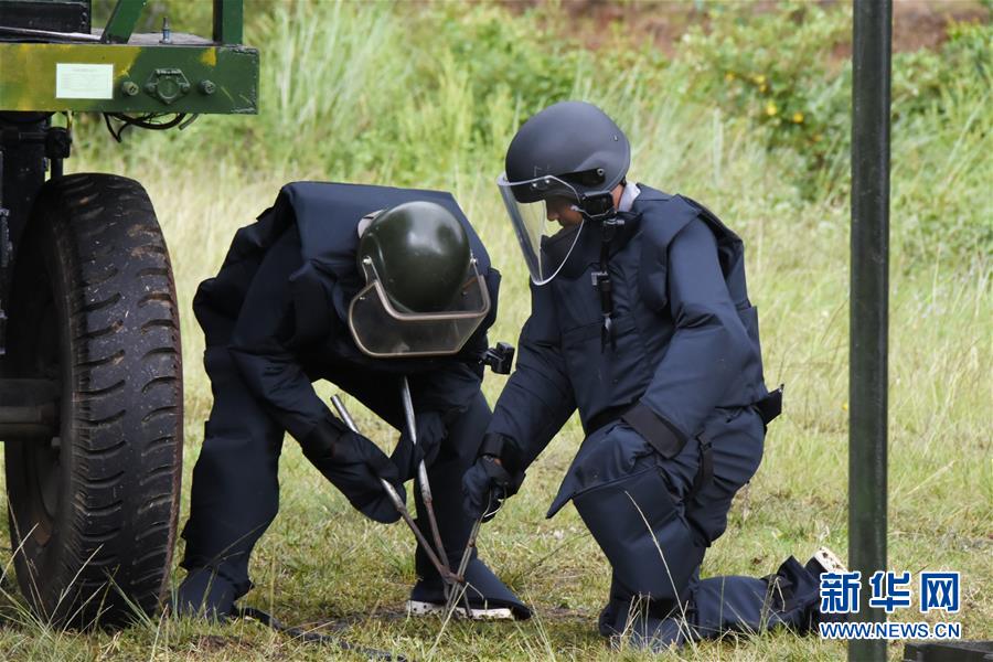 （在習近平強軍思想指引下·我們在戰(zhàn)位報告·圖文互動）（4）牢記統(tǒng)帥囑托  做刀尖上的舞者——記聯勤保障部隊某報廢武器彈藥銷毀站參謀長陳雪禮