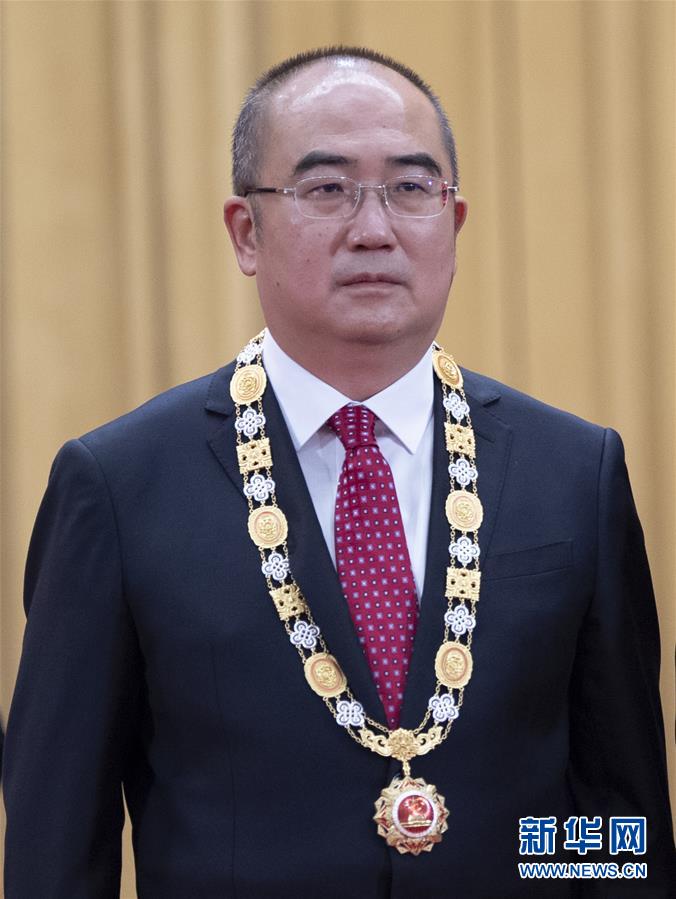 （抗疫先進(jìn)事跡·圖文互動(dòng)）（1）張定宇：疫情“暴風(fēng)眼”里，“漸凍”之軀與時(shí)間賽跑