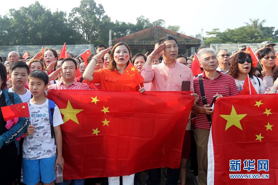 （圖文互動）（1）“我和我的祖國，一刻也不能分割”——解放軍駐香港部隊與市民共同慶祝國慶70周年見聞
