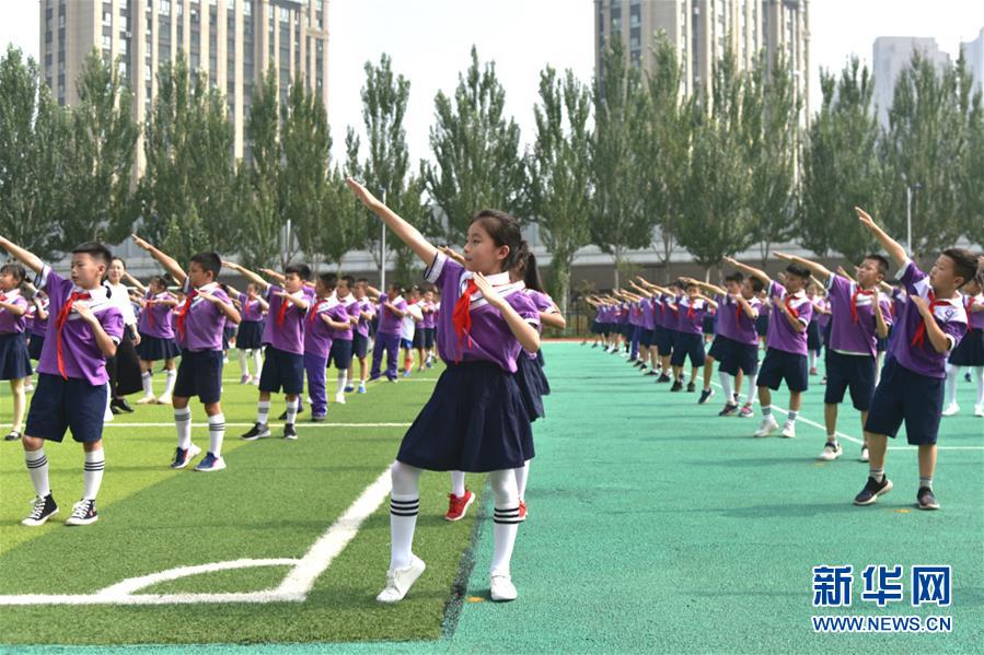 （體育·圖文互動(dòng)）（1）（在習(xí)近平新時(shí)代中國(guó)特色社會(huì)主義思想指引下——新時(shí)代新作為新篇章·總書(shū)記關(guān)心的百姓身邊事）奔跑吧，少年！——體育讓孩子們插上強(qiáng)壯的翅膀（配本社同題文字稿）