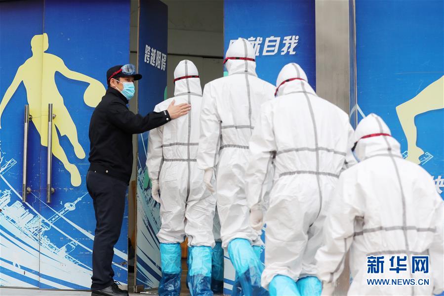 （習(xí)近平致敬的戰(zhàn)“疫”英雄·公安干警篇·圖文互動）（2）他們，抗疫一線鑄警魂