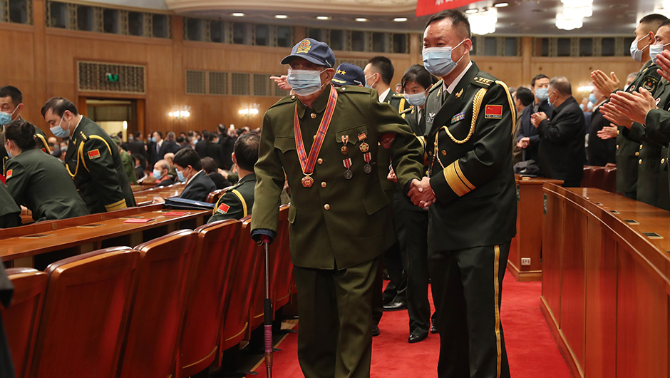 志愿軍老戰(zhàn)士、老同志入場(chǎng)