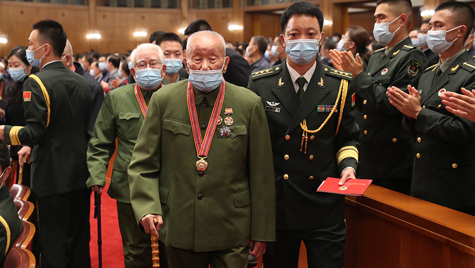 志愿軍老戰(zhàn)士、老同志入場(chǎng)