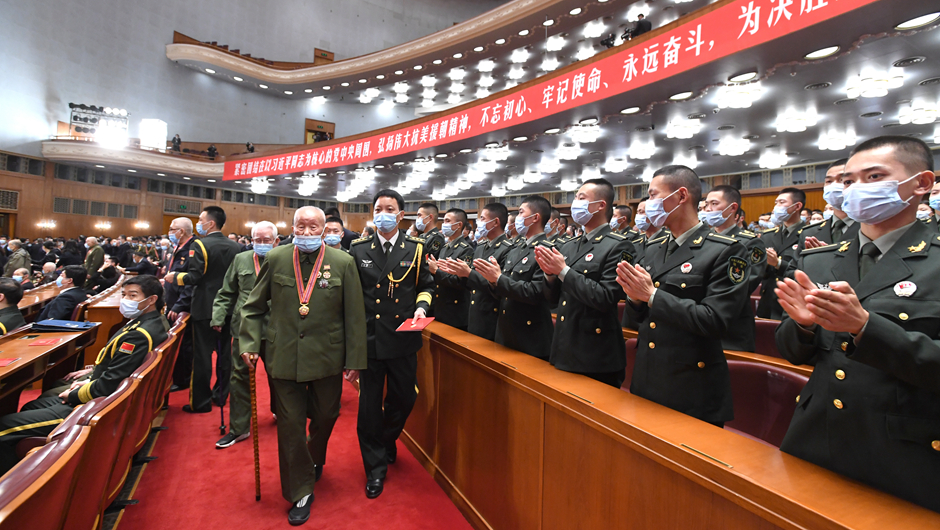 大會(huì)前，志愿軍老同志入場(chǎng)