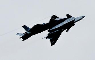 “殲-20，你不要飛得那么快……”