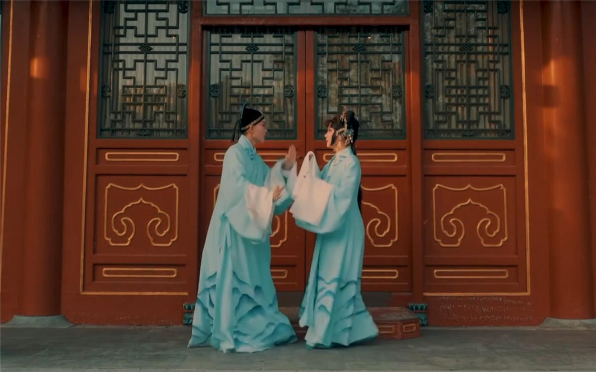 如花美眷，似水流年，說(shuō)的是戲中詞，道的是人間情