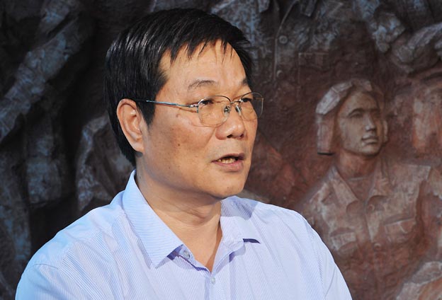 我們把黨的政治優(yōu)勢(shì)和現(xiàn)代企業(yè)制度優(yōu)勢(shì)結(jié)合起來，建立完善決策、執(zhí)行、監(jiān)督三個(gè)體系。
