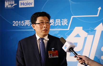 “面對這種新型的、農(nóng)業(yè)轉(zhuǎn)型的項(xiàng)目，政府各級(jí)部門也都在研究怎么落實(shí)，還有很多細(xì)節(jié)上的問題。”