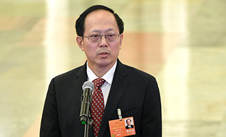 國(guó)家體育總局局長(zhǎng)茍仲文在“部長(zhǎng)通道”接受采訪(fǎng)