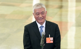 科學(xué)技術(shù)部部長(zhǎng)王志剛在“部長(zhǎng)通道”接受采訪(fǎng)
