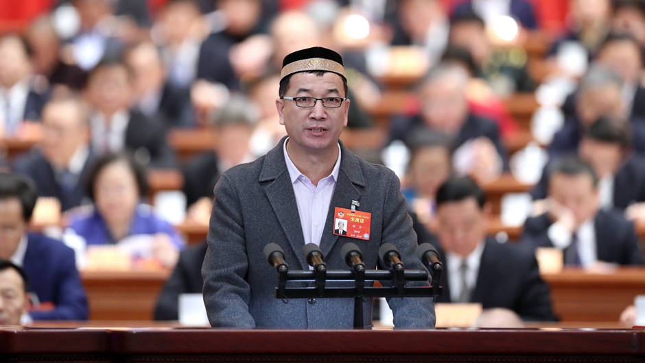 新疆維吾爾自治區(qū)呼圖壁縣政協副主席、伊斯蘭教協會會長，呼圖壁縣城鎮(zhèn)陜西寺阿訇 楊杰