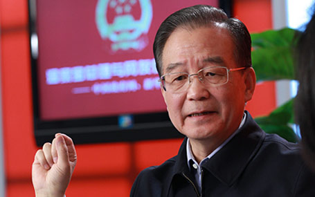 溫家寶總理接受中國政府網(wǎng)、新華網(wǎng)聯(lián)合專訪并與網(wǎng)友在線交流