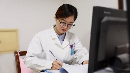 有才！這位女醫(yī)生自創(chuàng)說(shuō)唱視頻，讓科普更“接地氣”