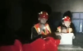 整理箱變小船 小朋友，消防員叔叔來了！