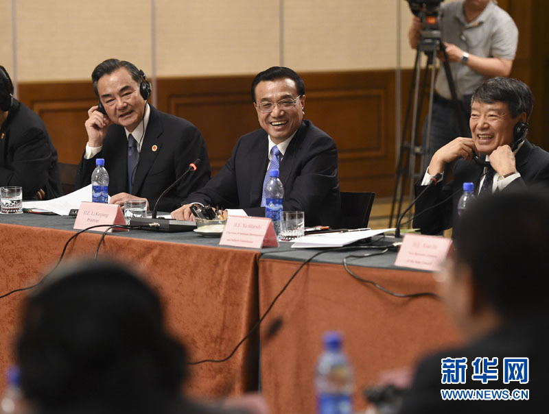  5月6日，國務(wù)院總理李克強在埃塞俄比亞首都亞的斯亞貝巴出席中非經(jīng)貿(mào)人文座談會。 新華社記者 李學(xué)仁 攝 