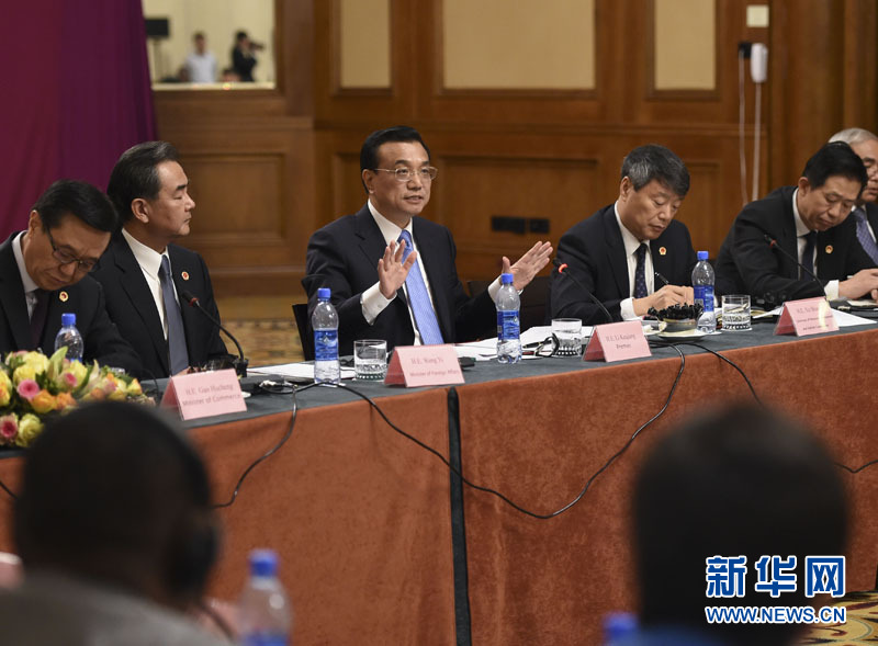  5月6日，中國國務(wù)院總理李克強在埃塞俄比亞首都亞的斯亞貝巴出席中非經(jīng)貿(mào)人文座談會。 新華社記者 李學(xué)仁 攝 