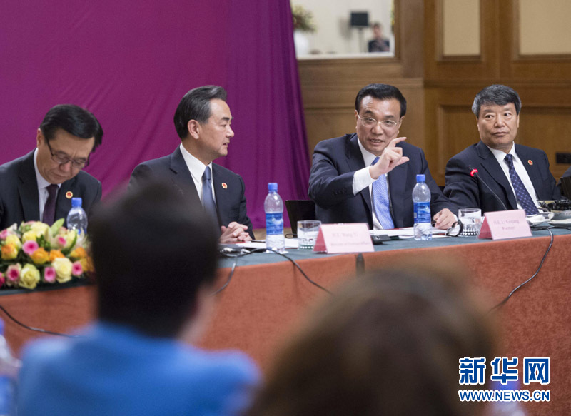  5月6日，中國國務(wù)院總理李克強在埃塞俄比亞首都亞的斯亞貝巴出席中非經(jīng)貿(mào)人文座談會。 新華社記者 王曄 攝 