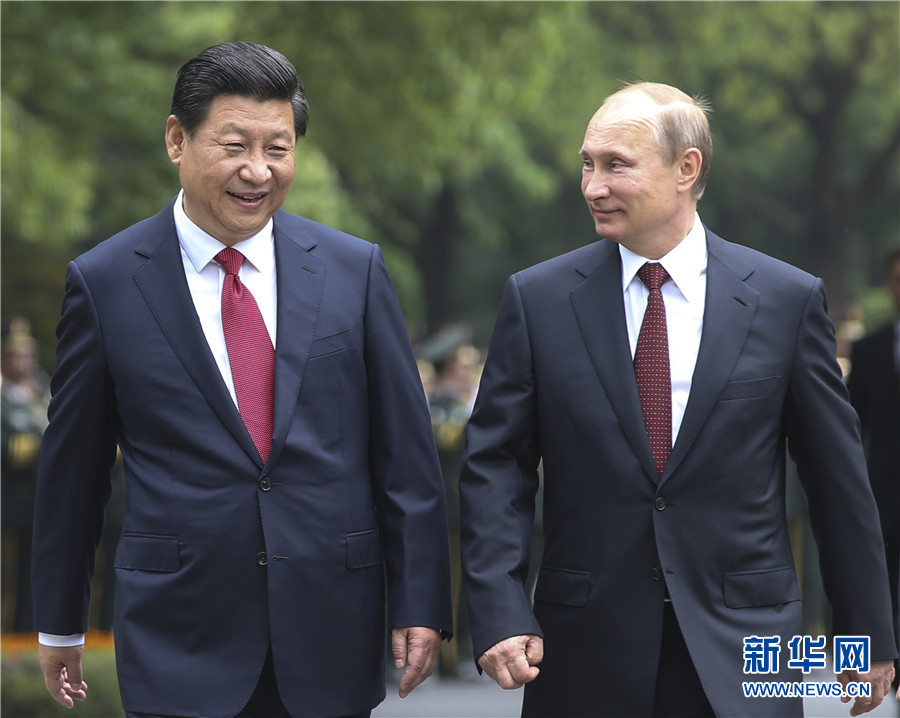 這是會(huì)談前，習(xí)近平在上海西郊會(huì)議中心廣場為普京舉行歡迎儀式。新華社記者 蘭紅光 攝 