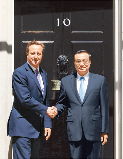 6月17日，國務(wù)院總理李克強(qiáng)在倫敦唐寧街10號首相府同英國首相卡梅倫舉行中英總理年度會晤。新華社記者 李 濤攝 