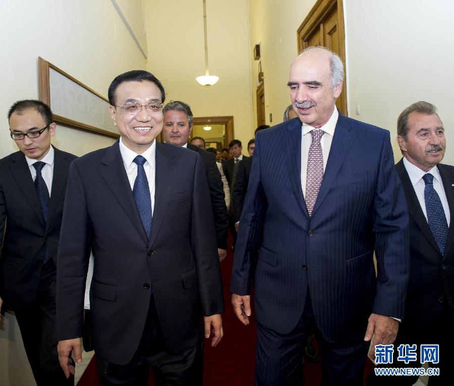 6月19日，國(guó)務(wù)院總理李克強(qiáng)在希臘議會(huì)大廈會(huì)見(jiàn)希臘議長(zhǎng)米馬拉基斯。新華社記者 王曄 攝
