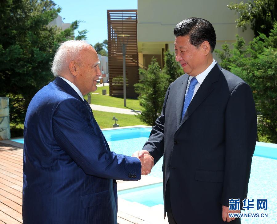 7月13日，中國國家主席習(xí)近平在希臘羅德島會(huì)見希臘總統(tǒng)帕普利亞斯。 新華社記者 蘭紅光 攝