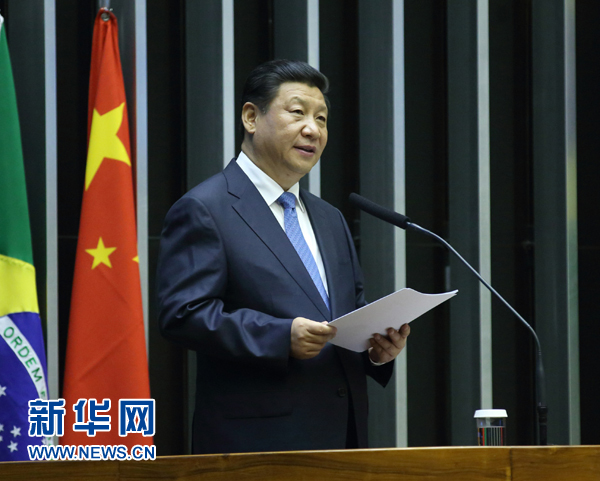7月16日，國家主席習(xí)近平在巴西國會發(fā)表《弘揚傳統(tǒng)友好共譜合作新篇》的演講。 新華社記者 蘭紅光 攝 
