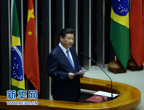 7月16日，國家主席習(xí)近平在巴西國會發(fā)表《弘揚傳統(tǒng)友好共譜合作新篇》的演講。 新華社記者 劉建生 攝 