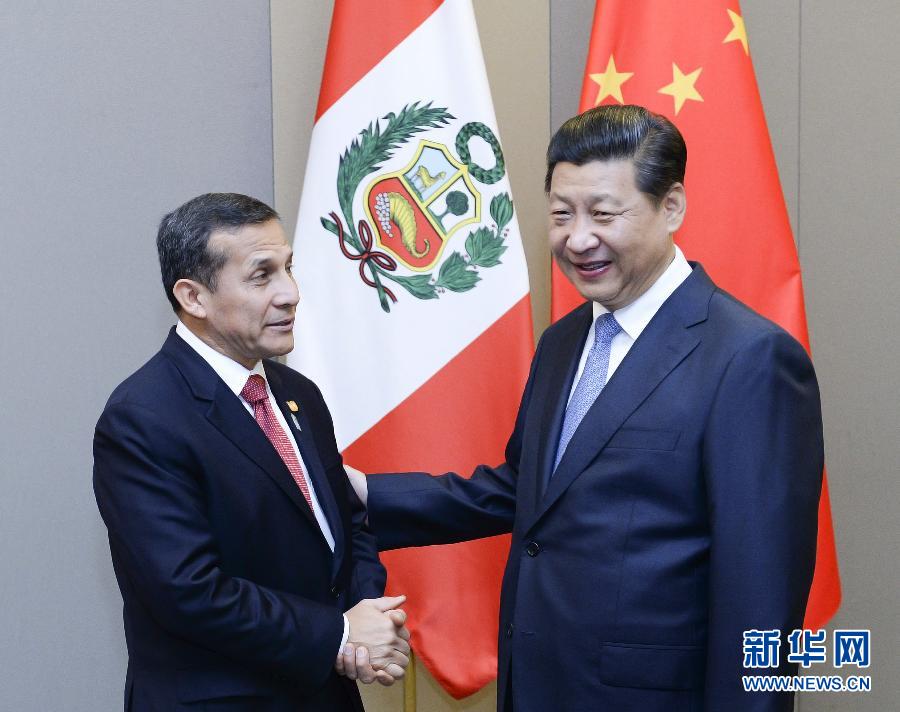 7月16日，國家主席習近平在巴西首都巴西利亞會見秘魯總統(tǒng)烏馬拉。新華社記者 劉建生 攝 