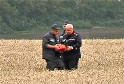 烏反政府武裝20日表示，他們已經(jīng)找到了疑似客機黑匣子的物體。