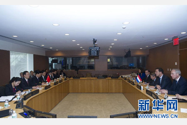 9月23日，出席聯合國氣候峰會的國家主席習近平特使、國務院副總理張高麗在紐約聯合國總部會見荷蘭首相呂特。 新華社記者 王曄 攝 